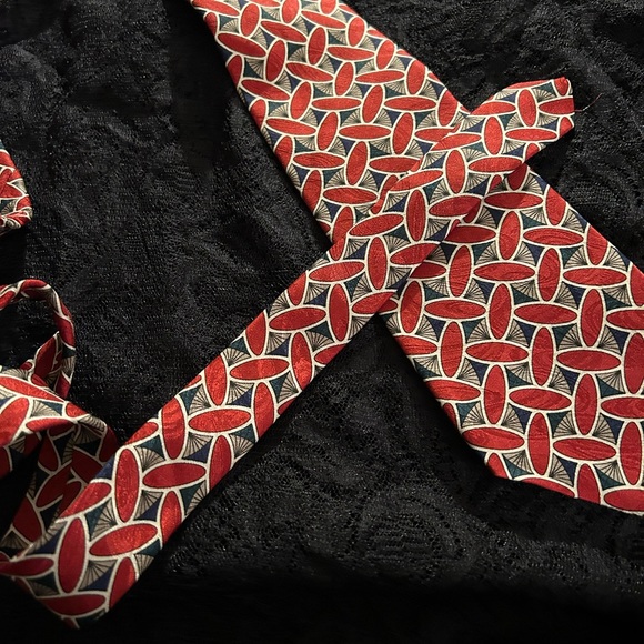 PAUL FREDERICK Pre-loved Silk tie . Lovely bright colors no stains. - Picture 5 of 8